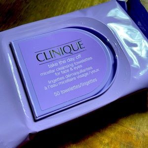 Clinique Cleansing Towelettes for Face & Eyes Makeup Remover